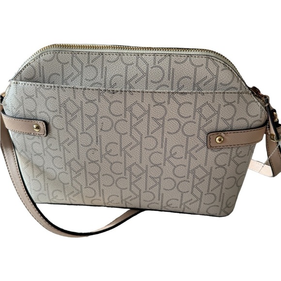 COPY - Calvin Klein Dessert Top signature monogram crossbody bag - Picture 3 of 10